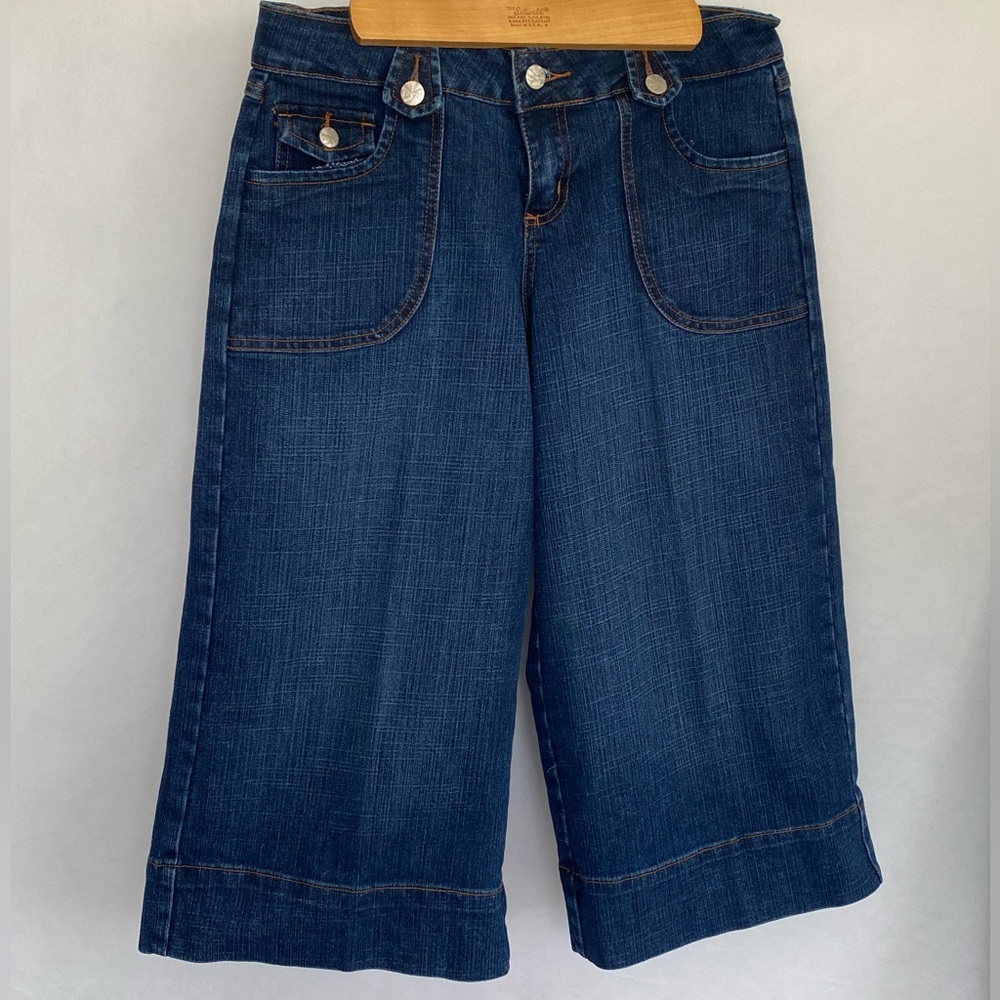 Younique size 9 wide legs Dark Blue Denim Jeans with Pink Stitching